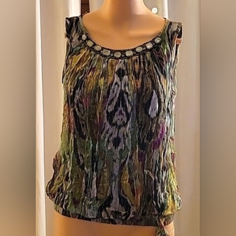 Women's Top Size small.  Cache